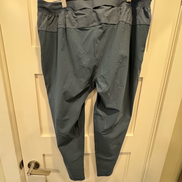 Lulu men’s steel blue surge joggers (shorter) - Picture 5 of 8